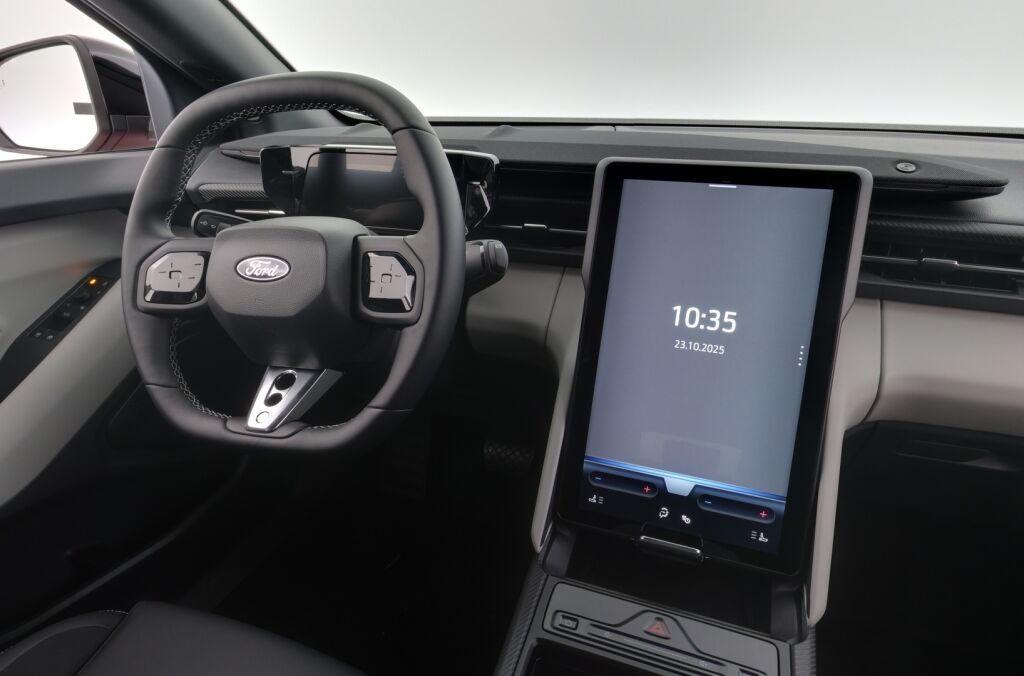 Ford Capri 2025 Punainen