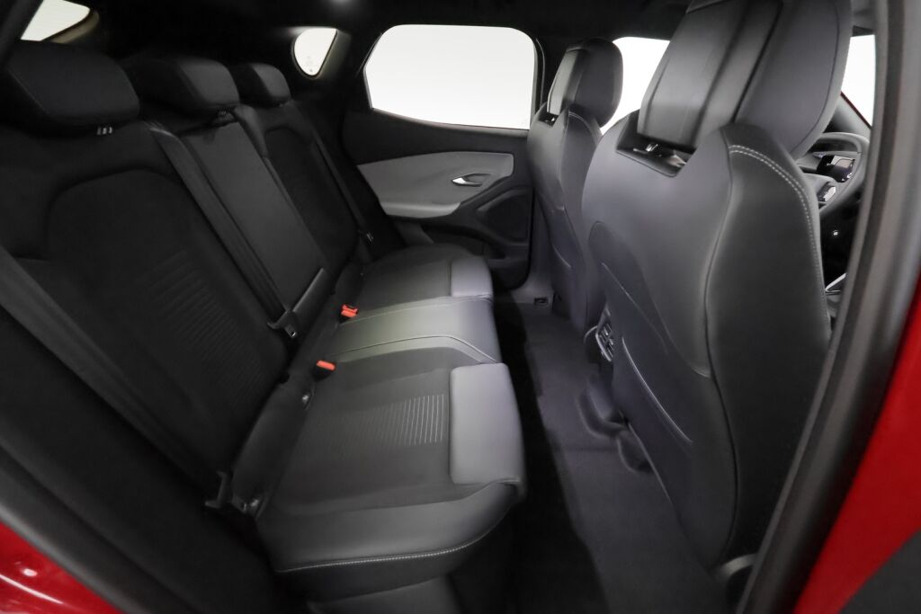 Ford Capri 2025 Punainen