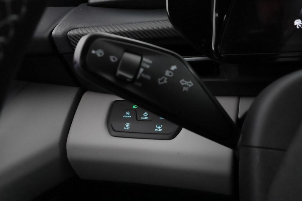 Ford Capri 2025 Punainen