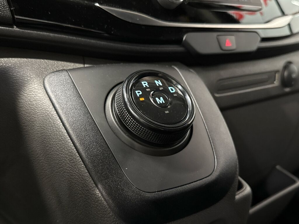 Ford Transit 2025 Musta