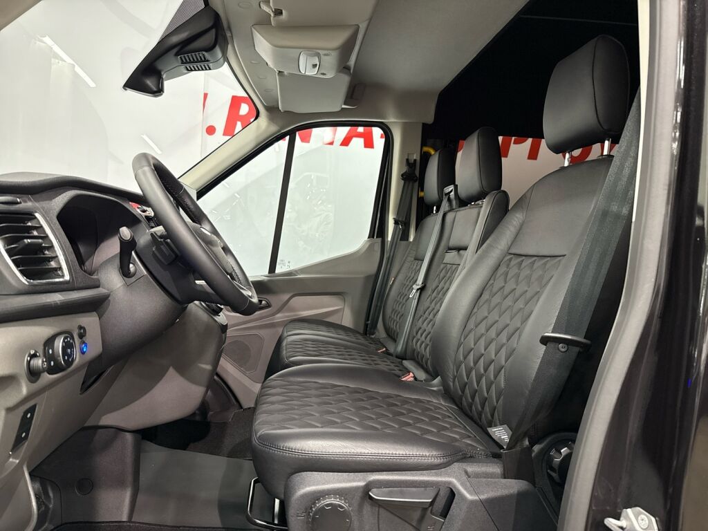 Ford Transit 2025 Musta