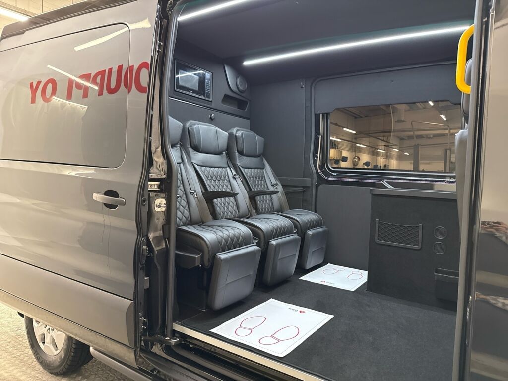 Ford Transit 2026 Musta