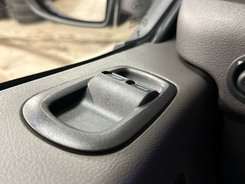 Ford Transit 2026 Musta