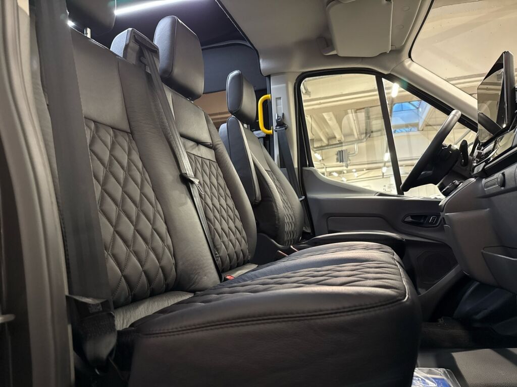 Ford Transit 2026 Musta