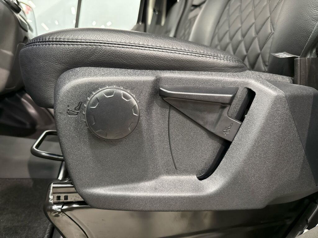 Ford Transit 2026 Musta