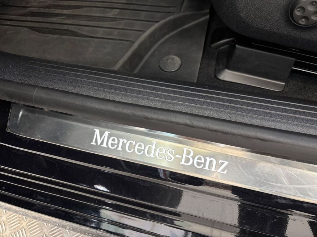 Mercedes-Benz EQE 2023 Metalli musta(Obsidianmusta)