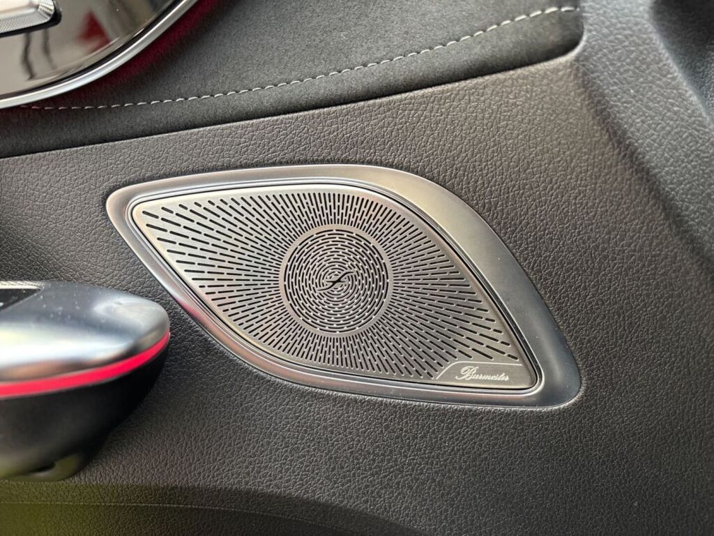 Mercedes-Benz EQE 2023 Metalli musta(Obsidianmusta)