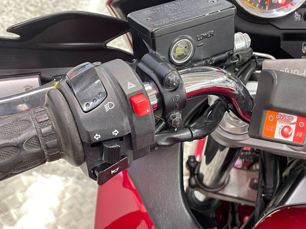 Suzuki GSF 2007 Punainen