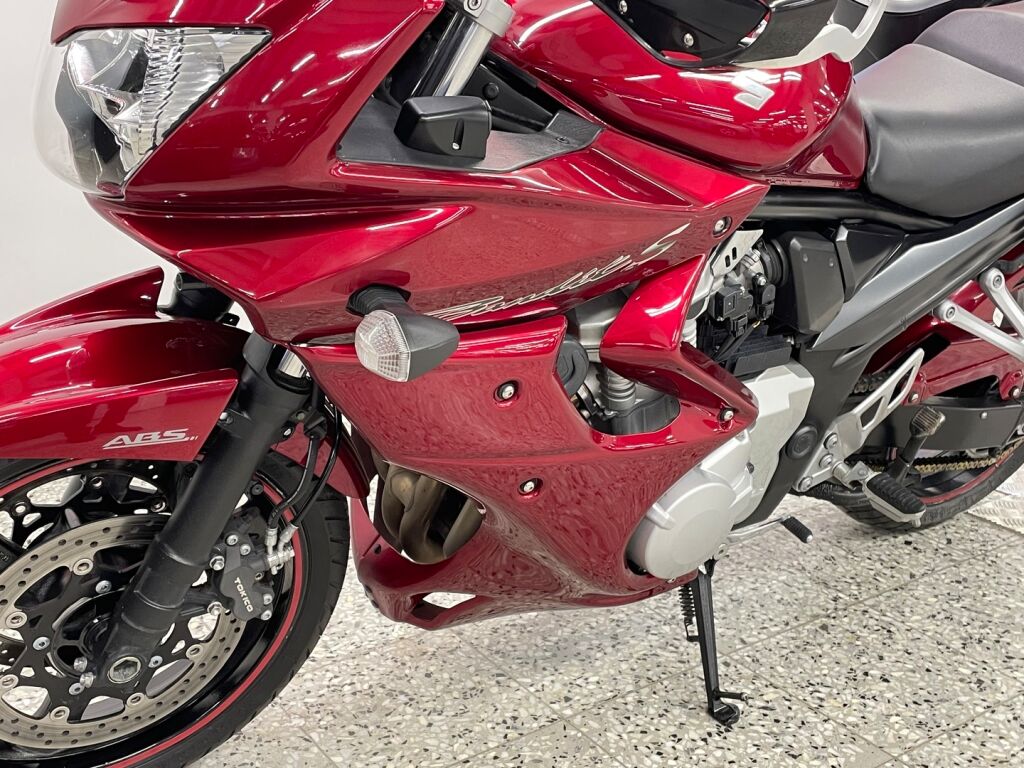 Suzuki GSF 2007 Punainen