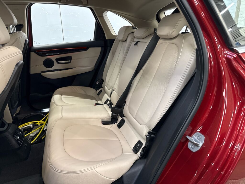 BMW 225 2020 Punainen