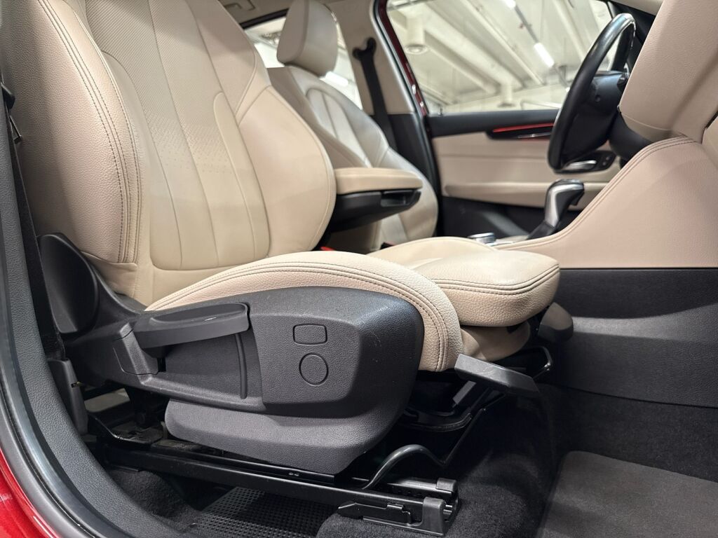 BMW 225 2020 Punainen