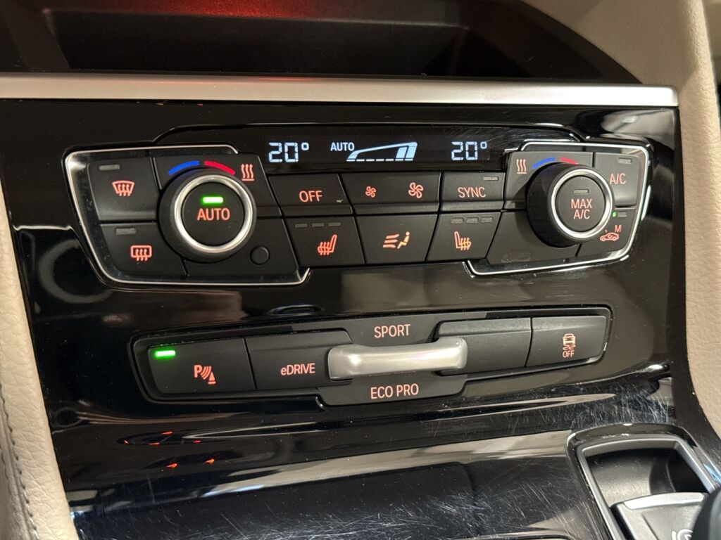 BMW 225 2020 Punainen