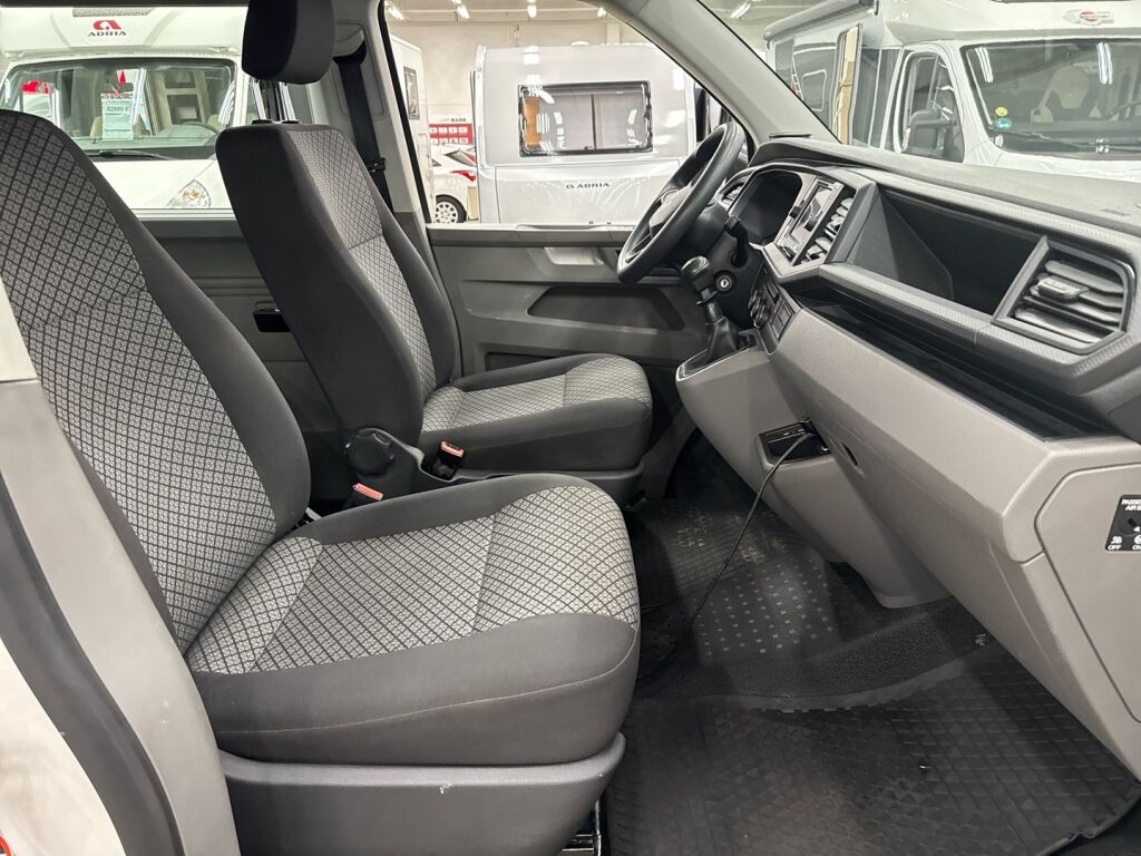 Volkswagen Caravelle 2021 Valkoinen