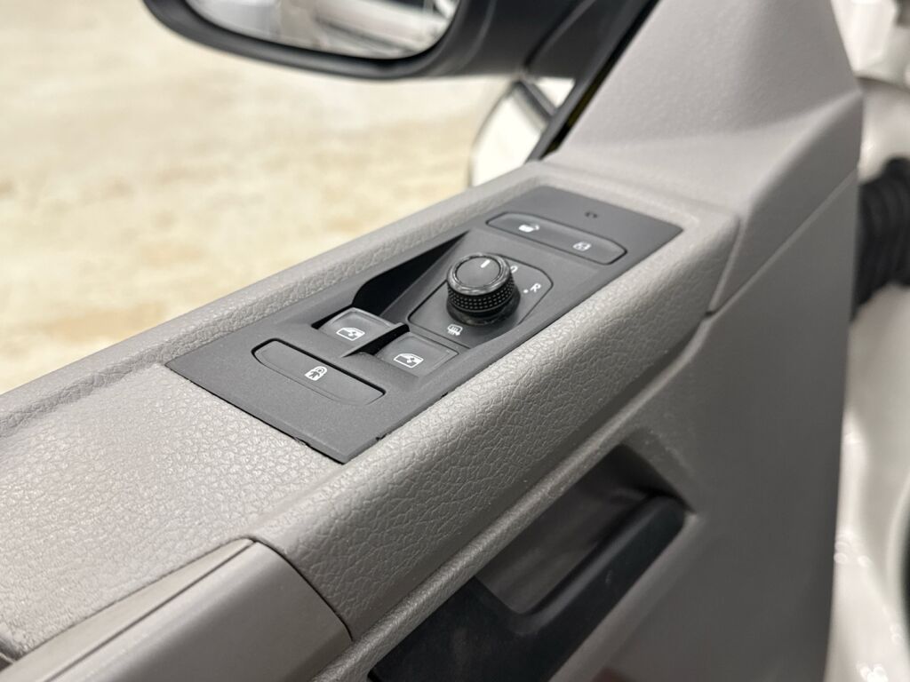 Volkswagen Caravelle 2021 Valkoinen