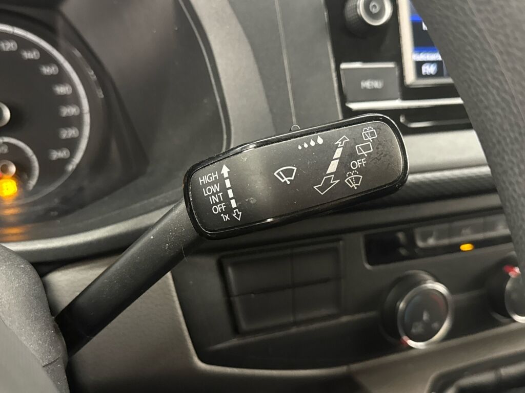 Volkswagen Caravelle 2021 Valkoinen