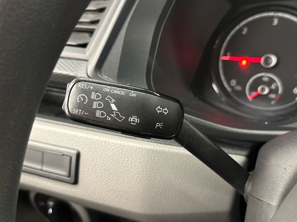 Volkswagen Caravelle 2021 Valkoinen