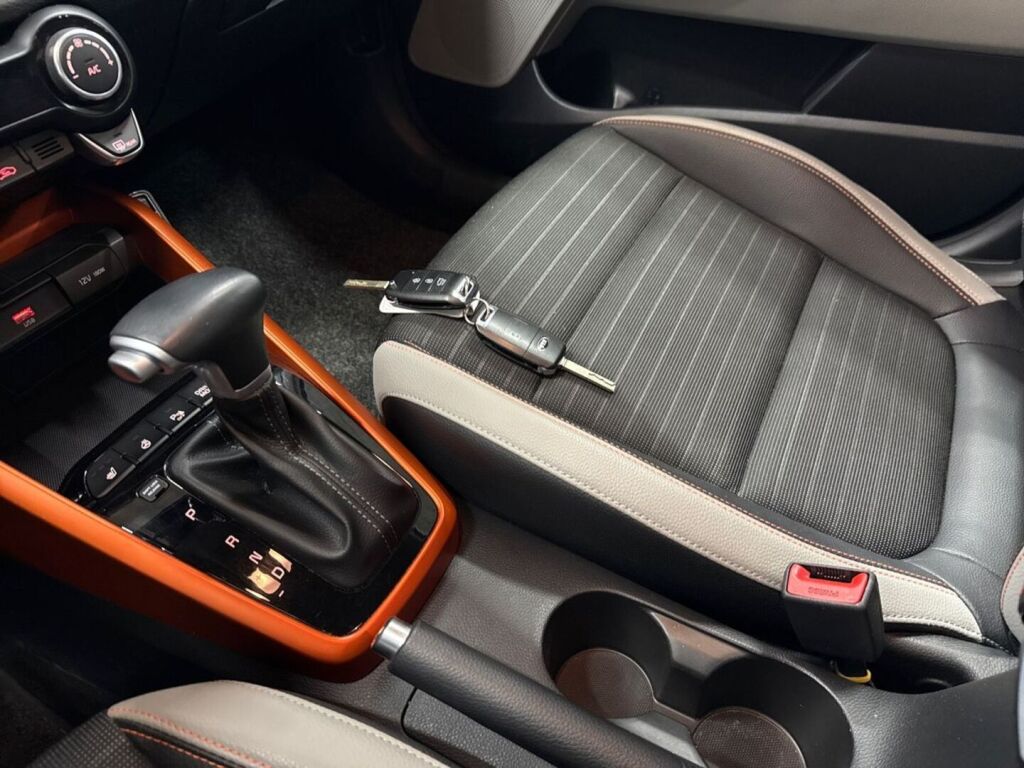 Kia Stonic 2021 Valkoinen