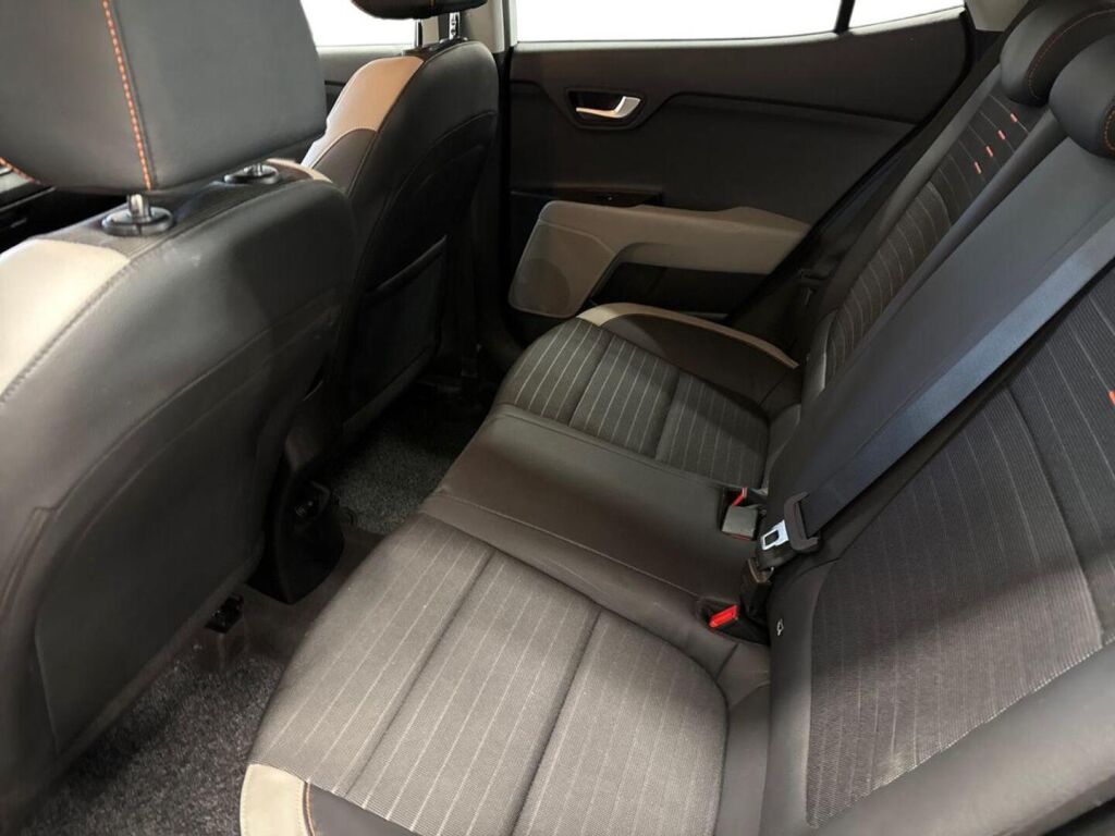 Kia Stonic 2021 Valkoinen