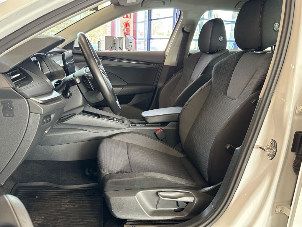 Skoda Octavia 2021 Valkoinen