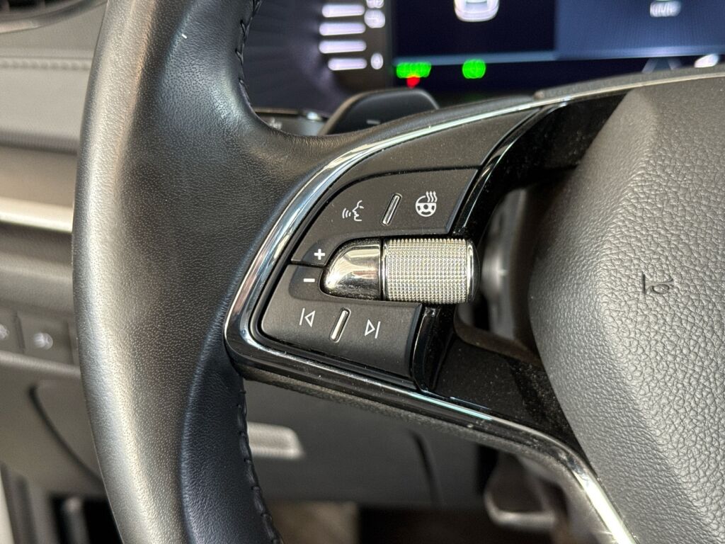 Skoda Octavia 2021 Valkoinen