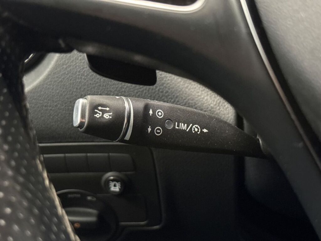 Mercedes-Benz Vito 2021 Musta
