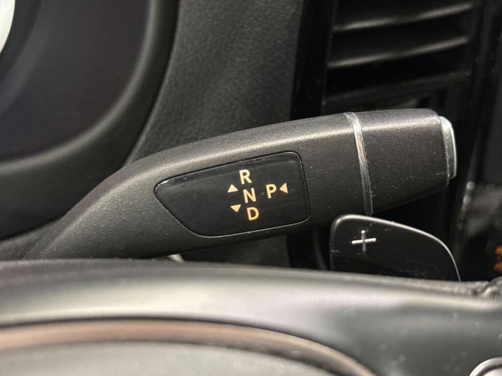 Mercedes-Benz Vito 2021 Musta