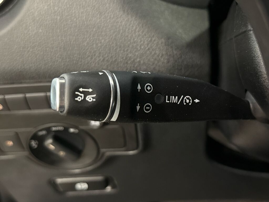 Mercedes-Benz Vito 2021 Musta