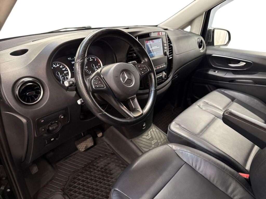Mercedes-Benz Vito 2021 Musta