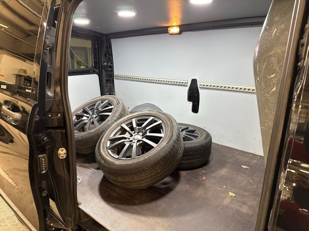 Mercedes-Benz Vito 2021 Musta