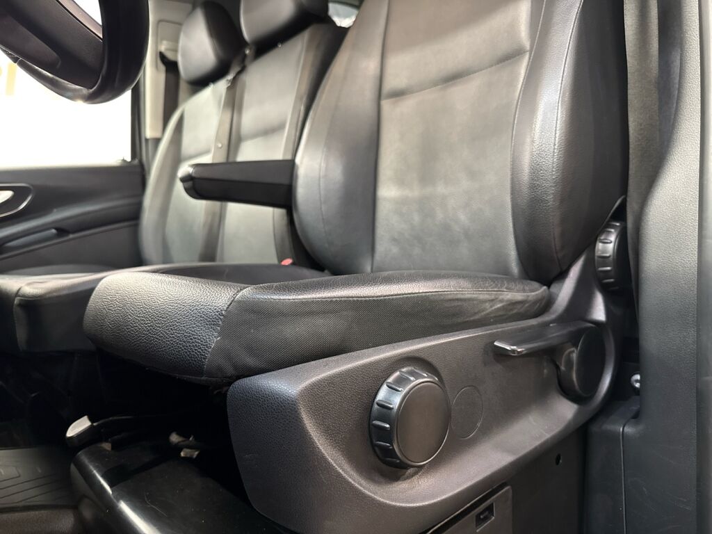 Mercedes-Benz Vito 2021 Musta