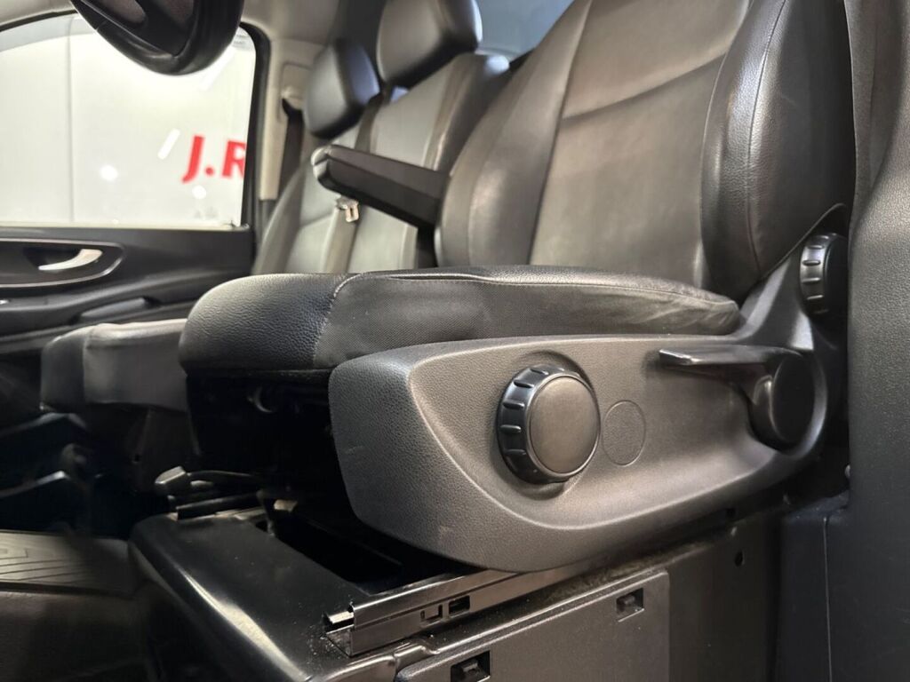 Mercedes-Benz Vito 2021 Musta