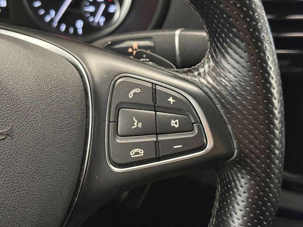 Mercedes-Benz Vito 2021 Musta