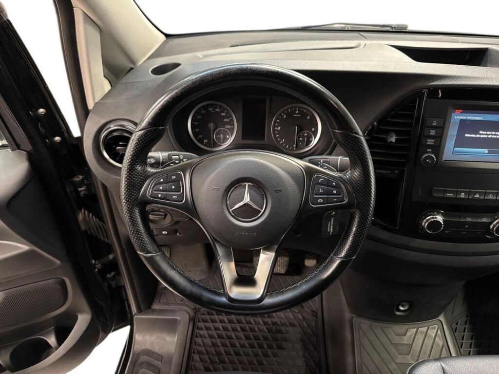 Mercedes-Benz Vito 2021 Musta