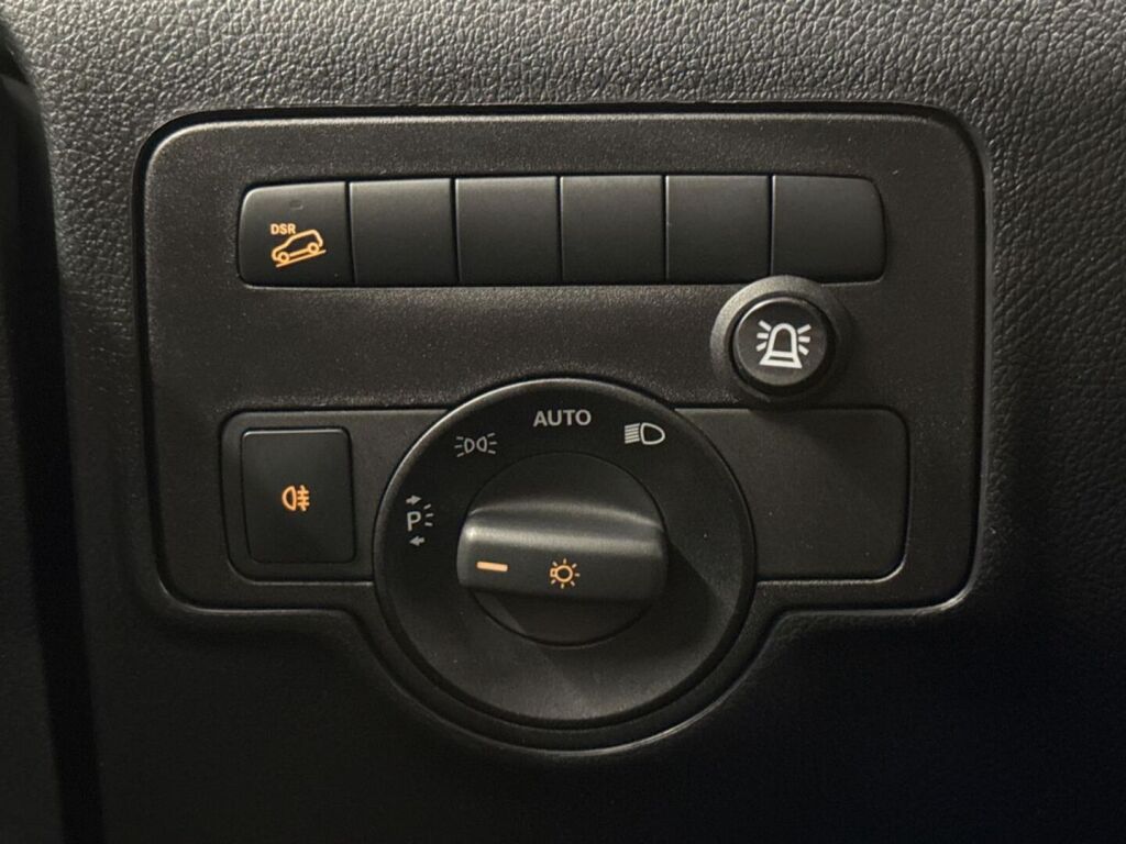 Mercedes-Benz Vito 2021 Musta