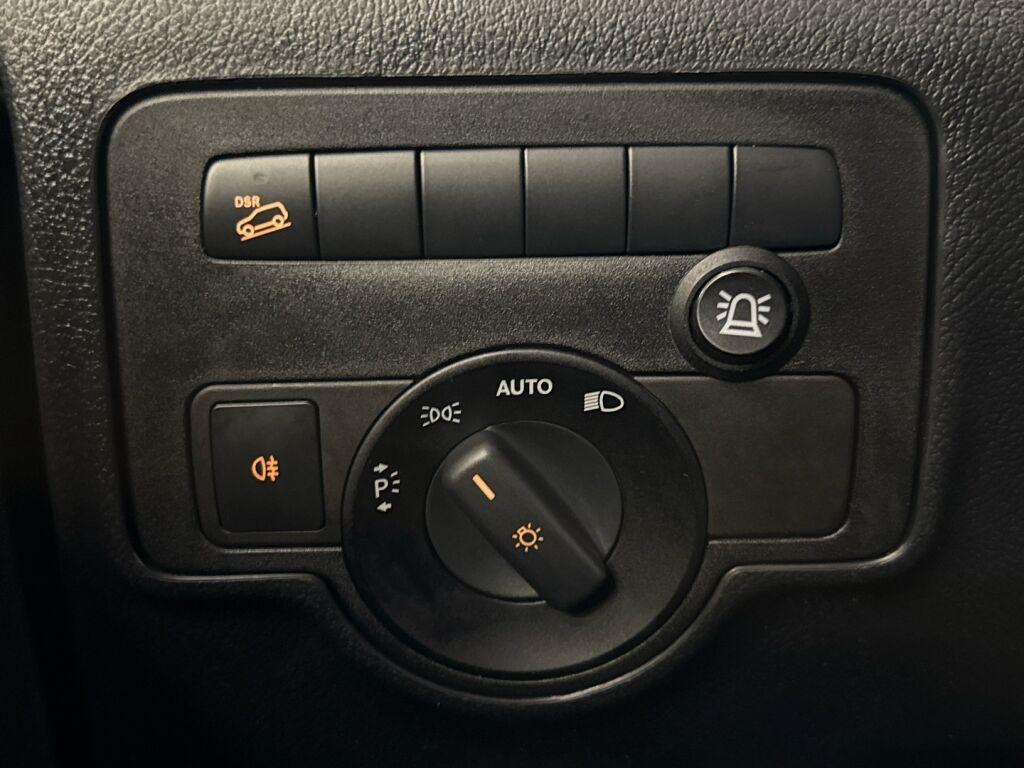 Mercedes-Benz Vito 2021 Musta