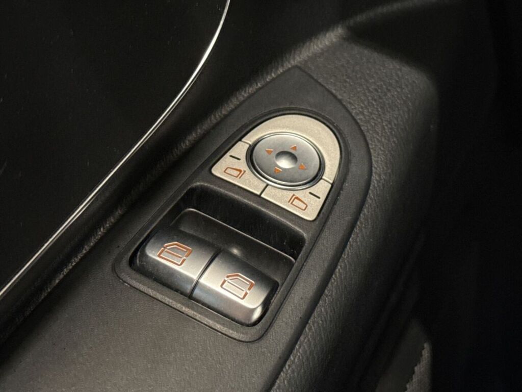 Mercedes-Benz Vito 2021 Musta