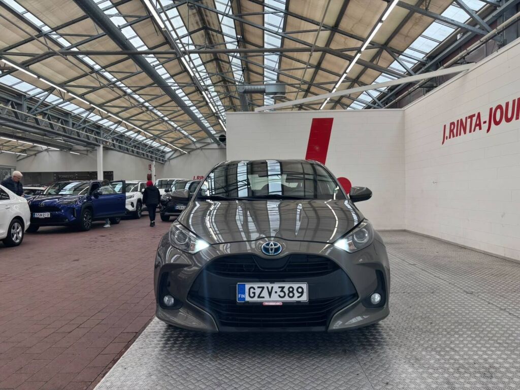 Toyota Yaris 2021 Ruskea (beige)