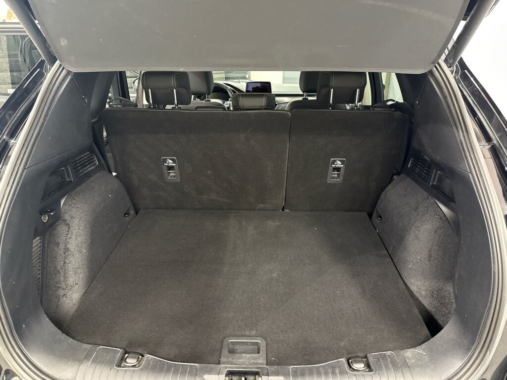 Ford Kuga 2021 Musta