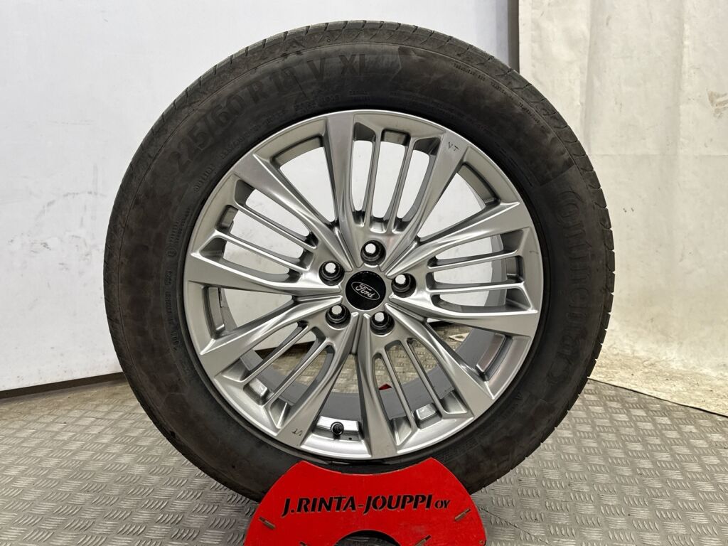 Ford Kuga 2021 Musta