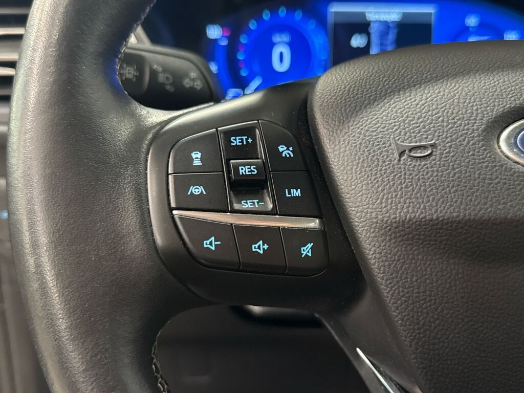 Ford Kuga 2021 Musta