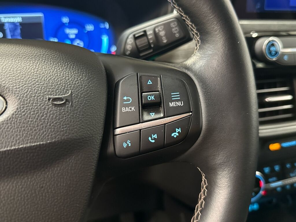 Ford Kuga 2021 Musta