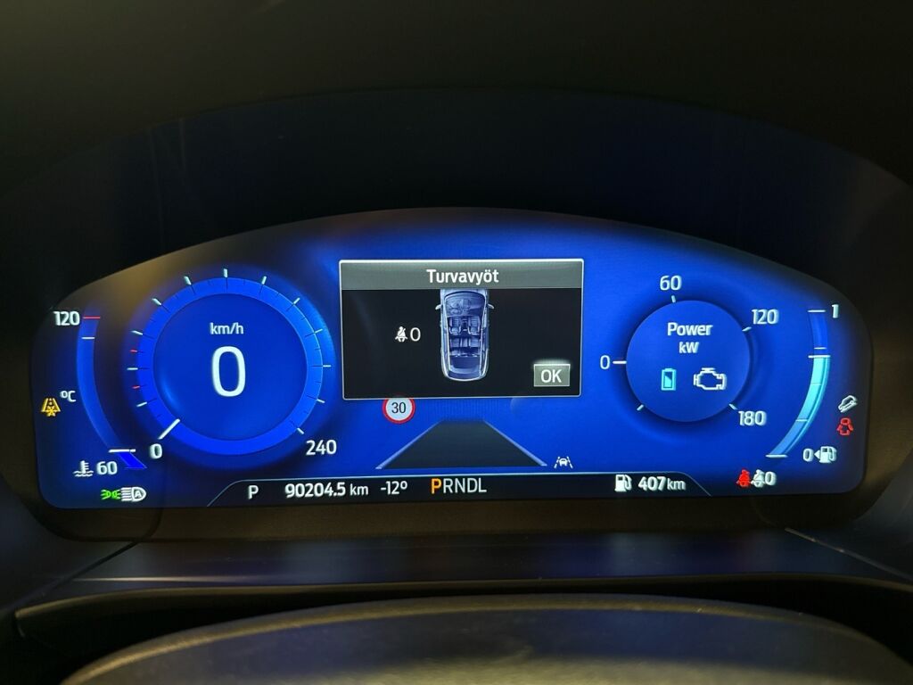 Ford Kuga 2021 Musta