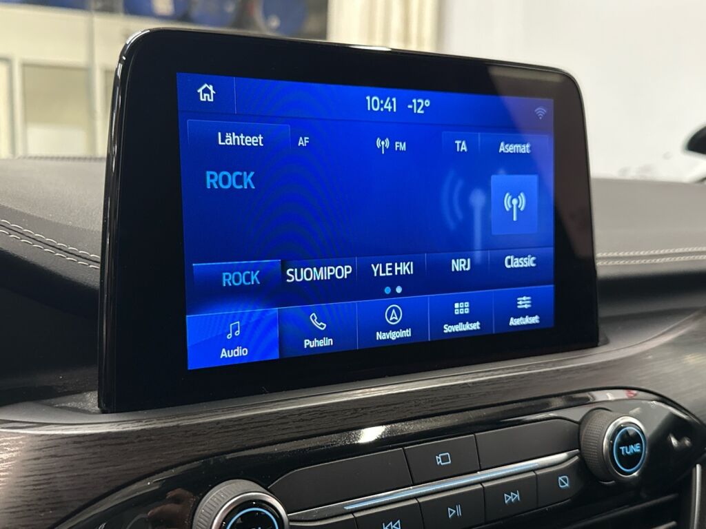 Ford Kuga 2021 Musta