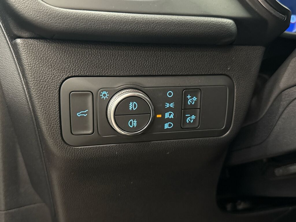 Ford Kuga 2021 Musta