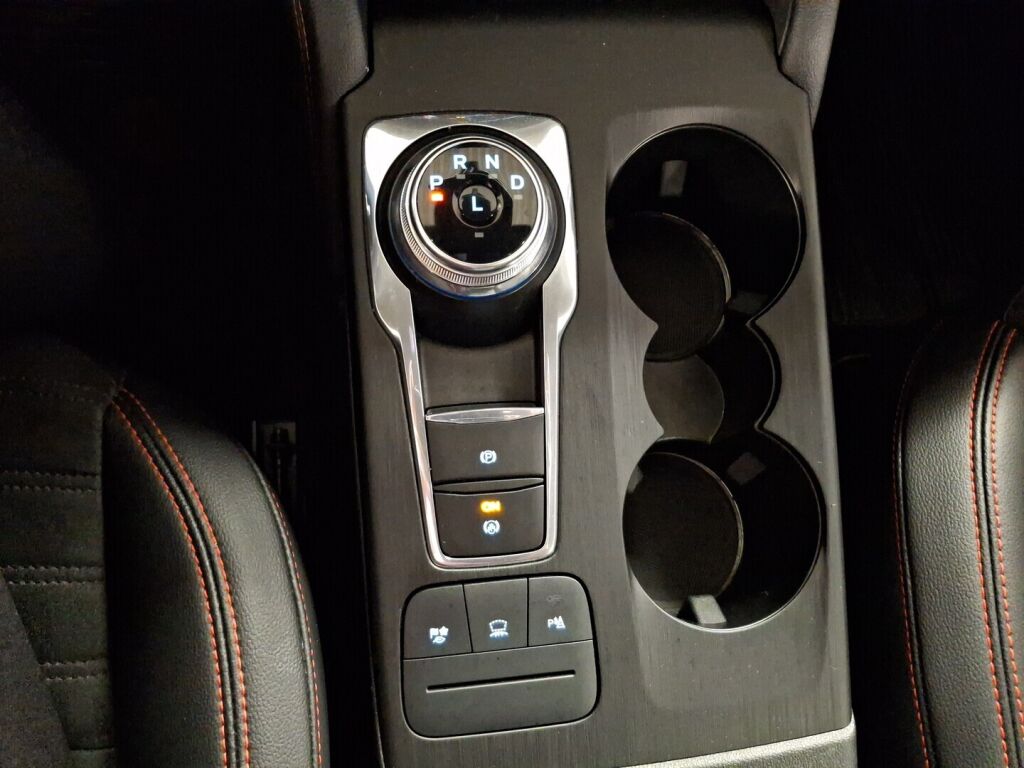 Ford Kuga 2021 Punainen