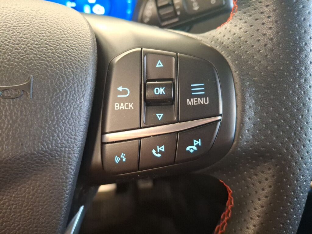 Ford Kuga 2021 Punainen