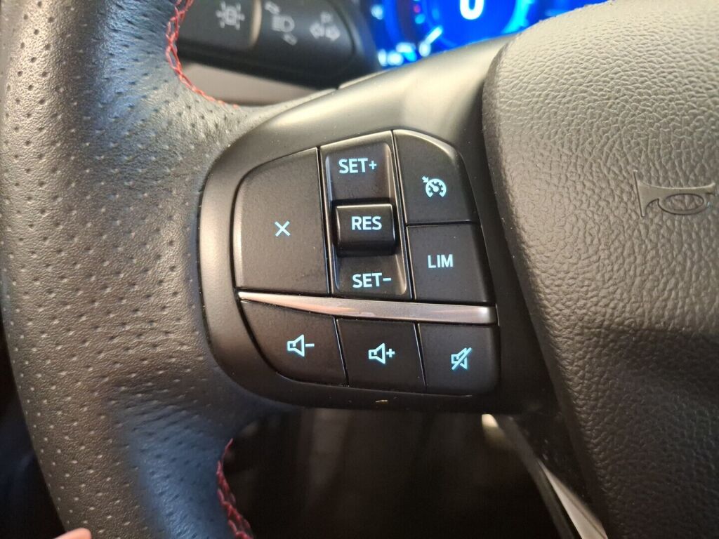 Ford Kuga 2021 Punainen