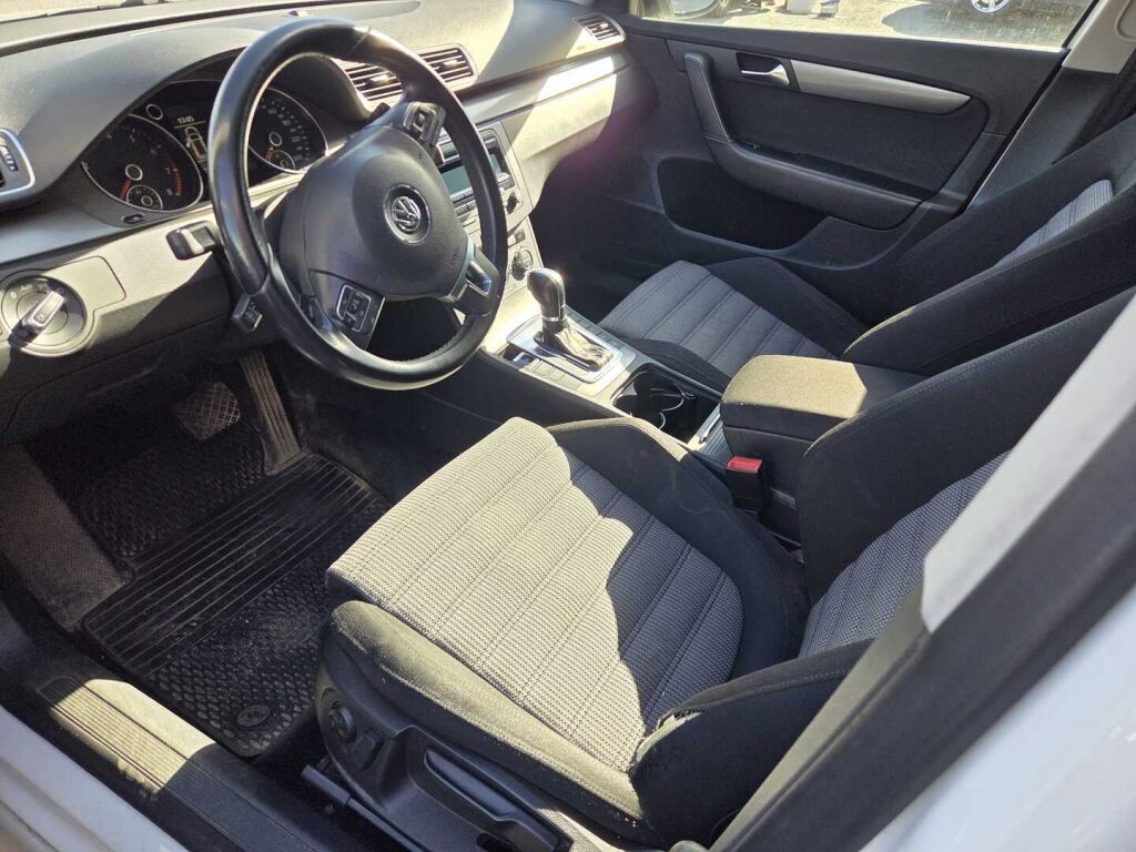 Volkswagen Passat 2012 Valkoinen