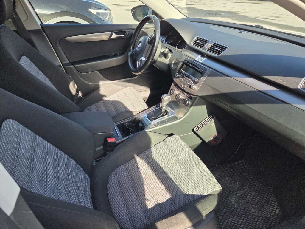 Volkswagen Passat 2012 Valkoinen