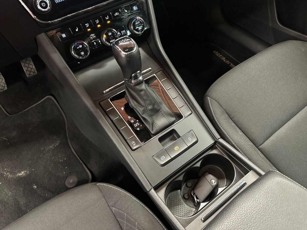 Skoda Superb 2021 Sininen